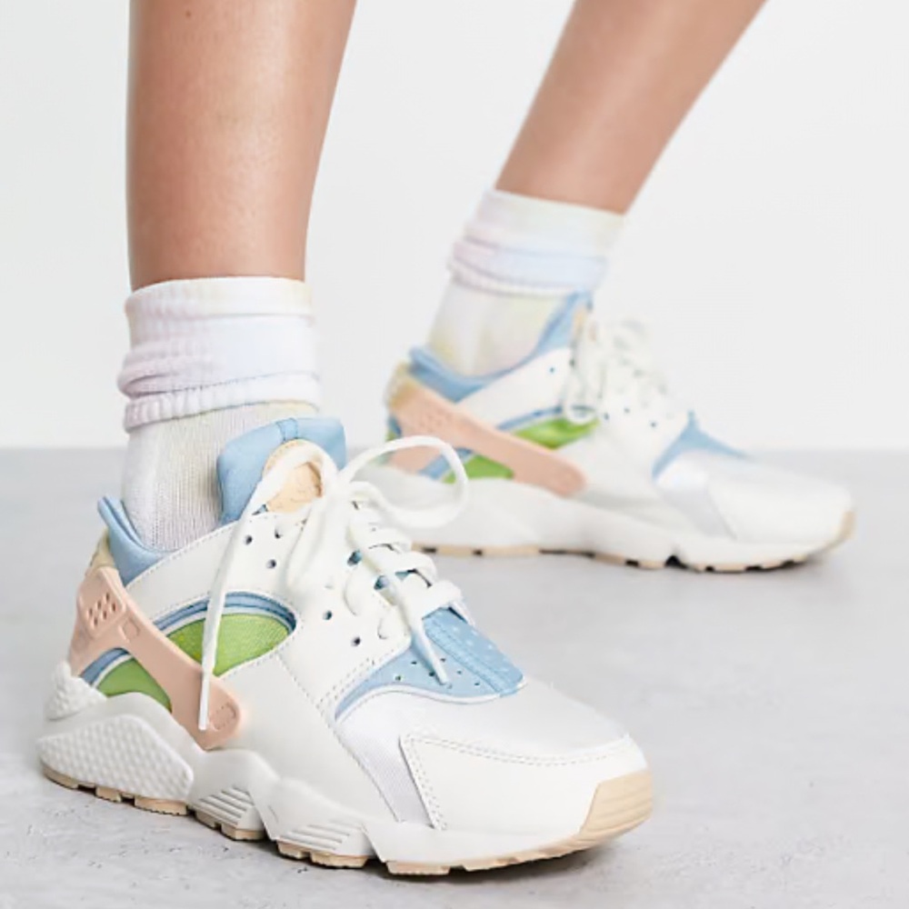 Nike Air Huarache white blue